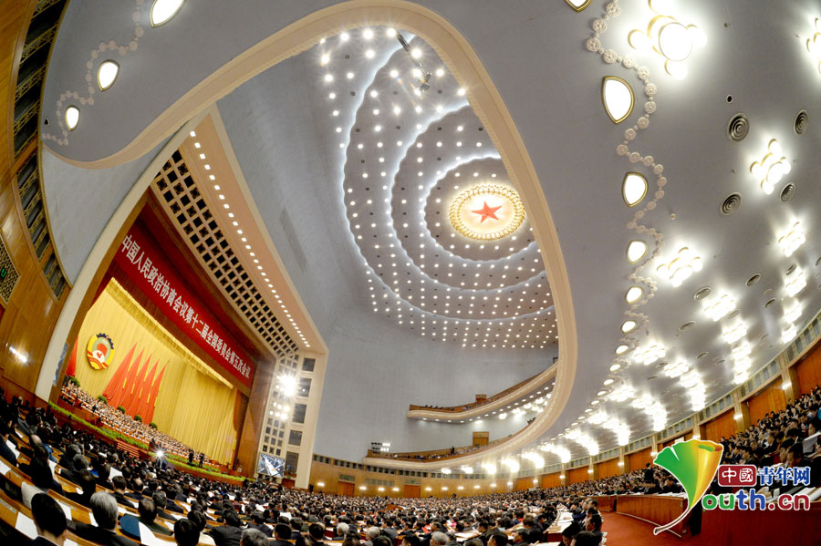 全国政协十二届五次会议开幕 外国使节旁听大会