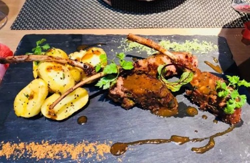 不签 【食在重庆 摘要】重庆是这11家餐厅凭什么这么火