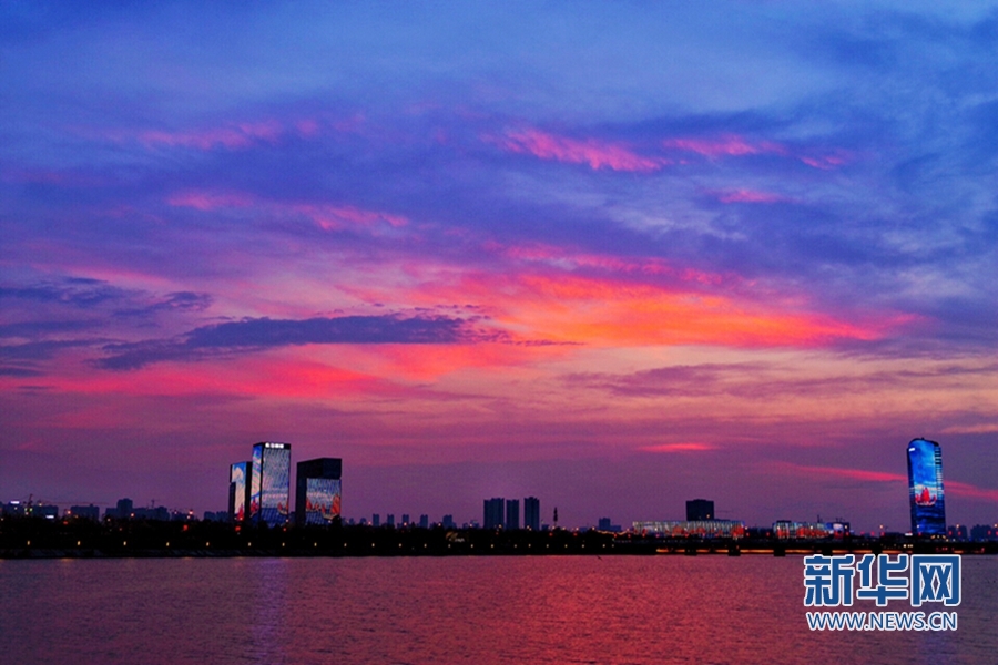 西安浐灞夜景璀璨迷人