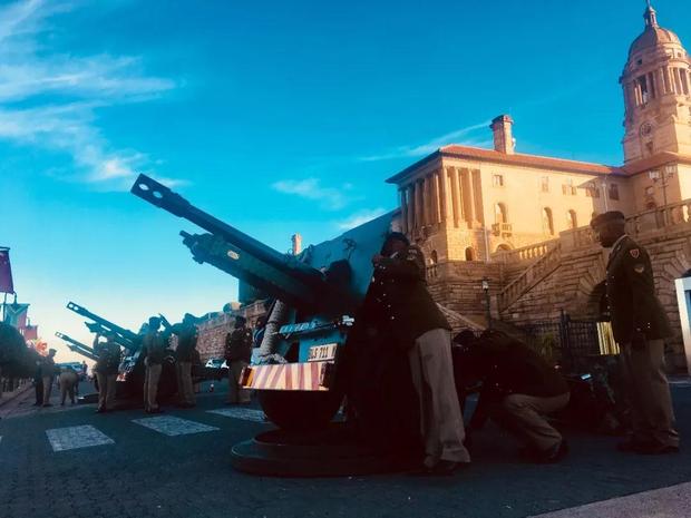 南非：同志加兄弟 咱们走向前