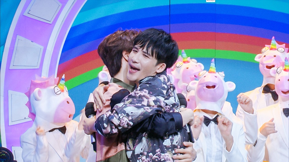 《天天向上》大张伟熊抱汪涵泪崩?