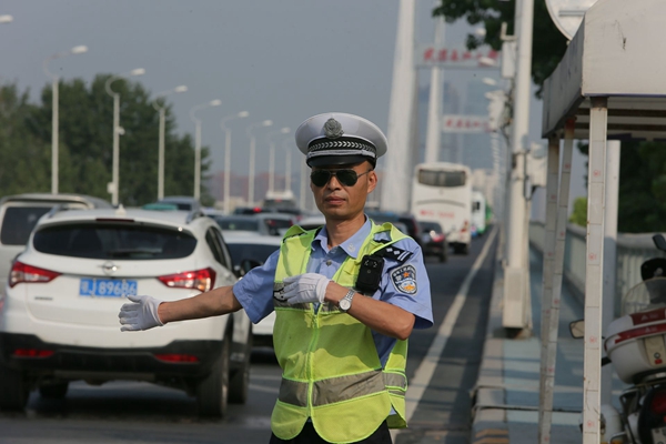 去江灘 消消夏吧