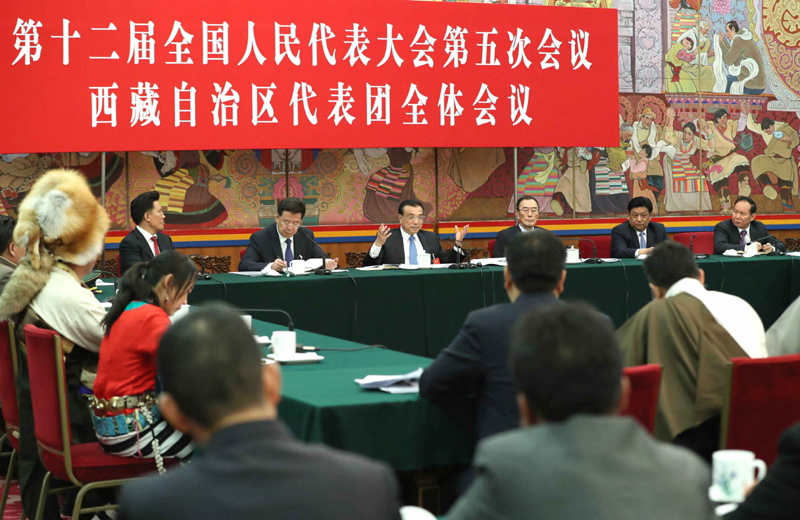 李克强在西藏代表团：民族团结要像糌粑和糍粑那样捏成团、聚成团、抱成团