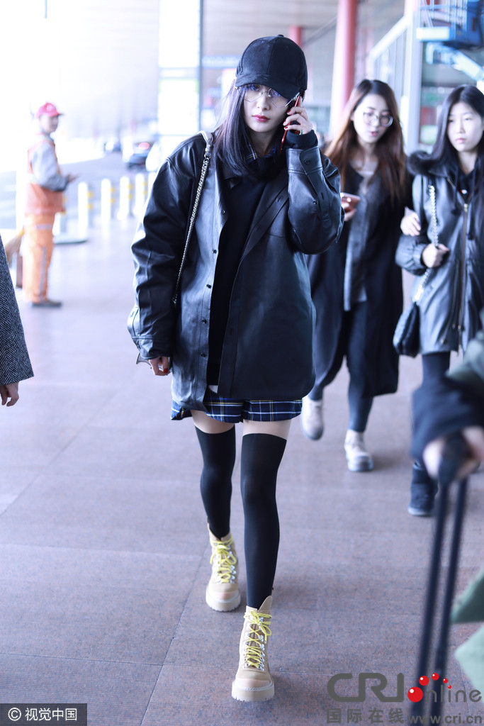 带货女王又发功了杨幂玩下衣消失变校园少女风