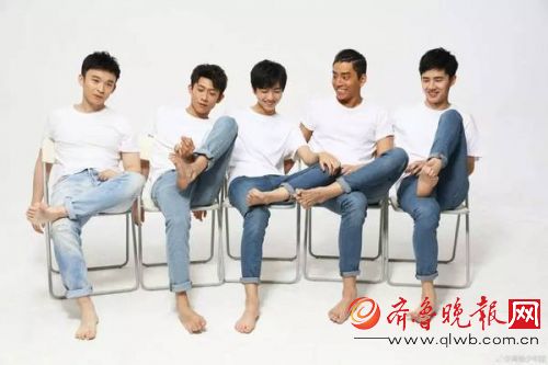 高能少年团什么时候播？景甜背王俊凯、张一山抠脚、王大陆遛牛，这综艺还没播就赢了！(图)