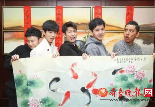 高能少年团什么时候播？景甜背王俊凯、张一山抠脚、王大陆遛牛，这综艺还没播就赢了！(图)