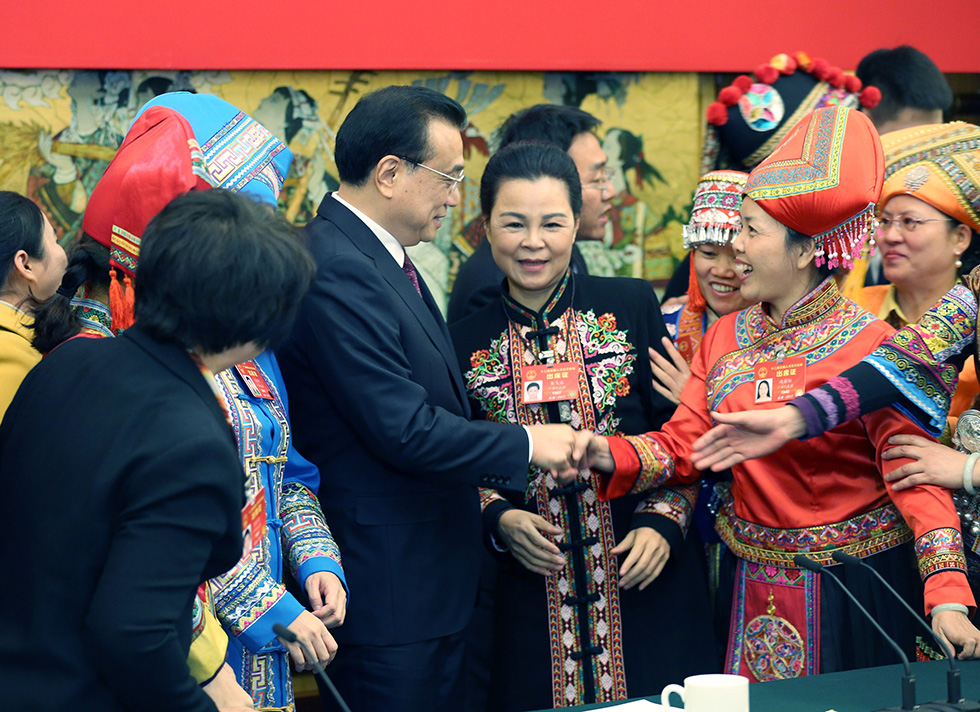 国际在线报道(记者 翟磊:三八妇女节这天,李克强来到广西代表团