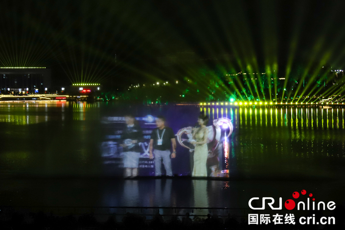 （已过审、旅游图片、移动版、客户端 遵义）贵州遵义1582平方米水幕投影申获吉尼斯世界纪录