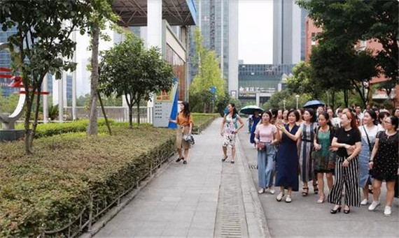 不签【科教 图文】广西南宁市教育团队到重庆天宫殿学校参观交流
