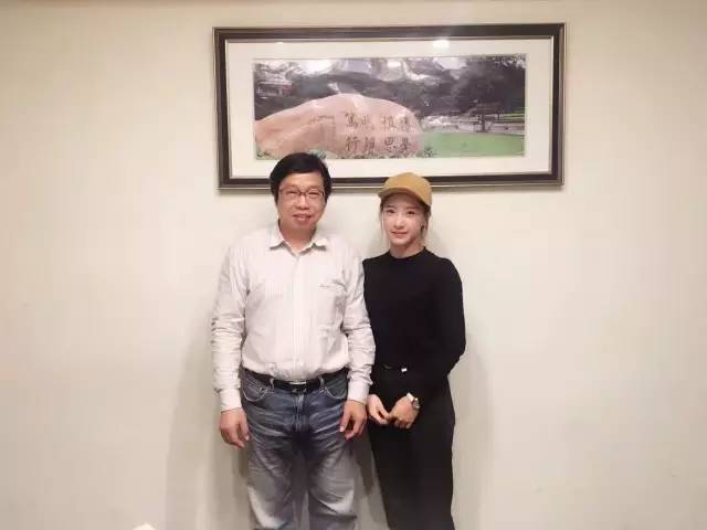 最美蹦床冠军拜名师 也跨界进娱乐圈？