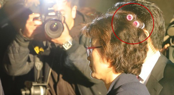 樸槿惠彈劾案法官緊張到忘了摘卷髮棒
