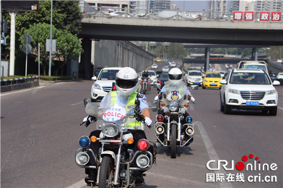 【法制安全】重慶媒體記者同九龍坡民警一起“戰高溫”