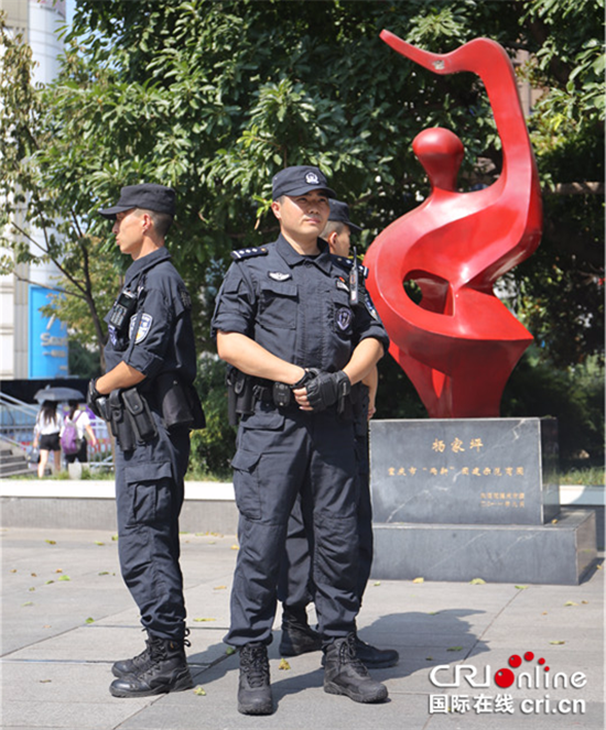 【法制安全】重慶媒體記者同九龍坡民警一起“戰高溫”