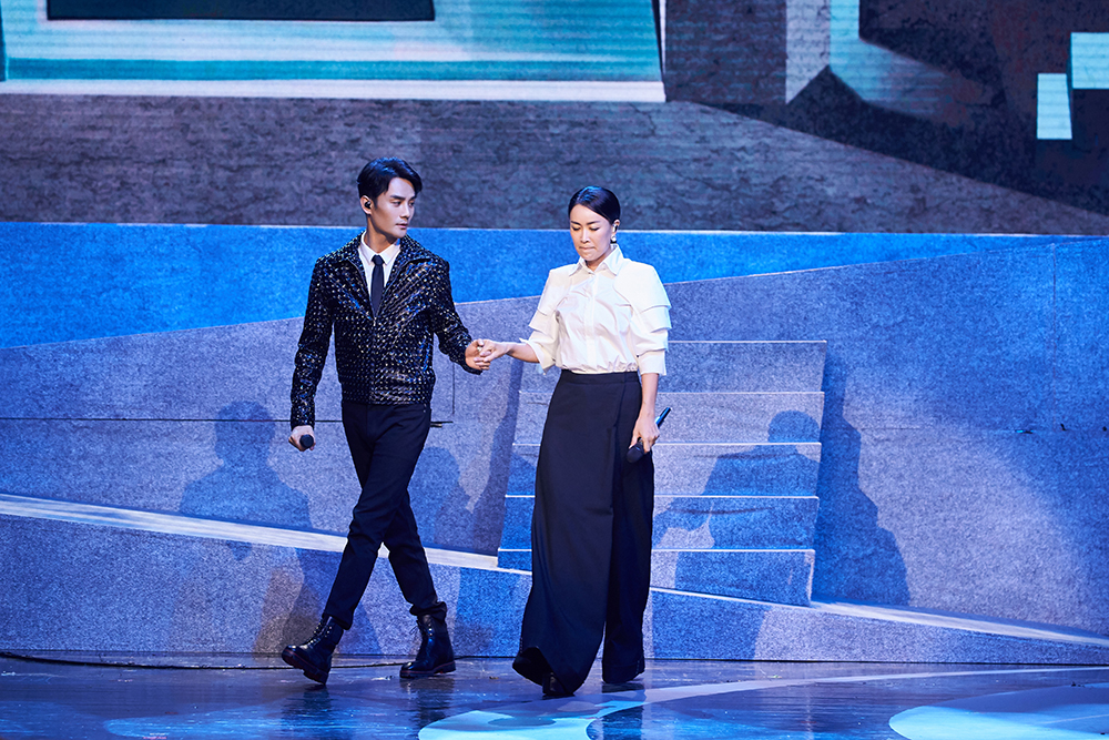 王凯那英挑战《相爱恨早》 《小小的太阳》即将上线