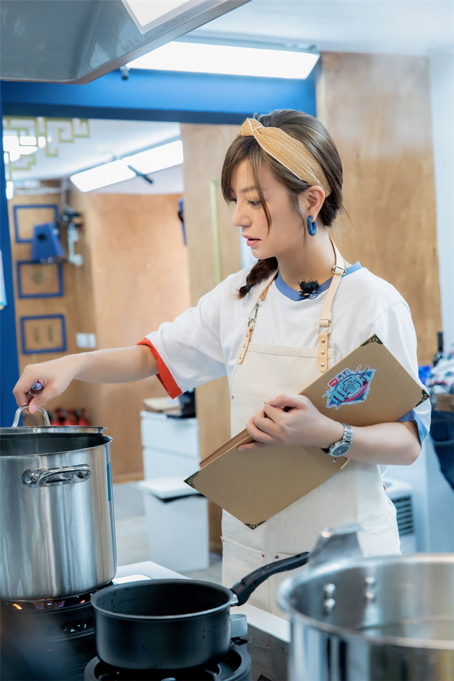 赵薇《中餐厅2》初开业智解难题 沙姜鸡升级大获好评