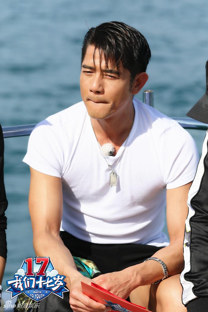 十七岁郭富城不舍兄弟道别现场落泪图