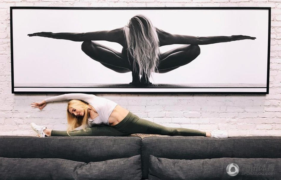 美国瑜伽教练太性感 腿长惊人对劈叉上瘾