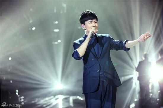 谢娜将离开快本 张杰小号被扒引不少网友担心