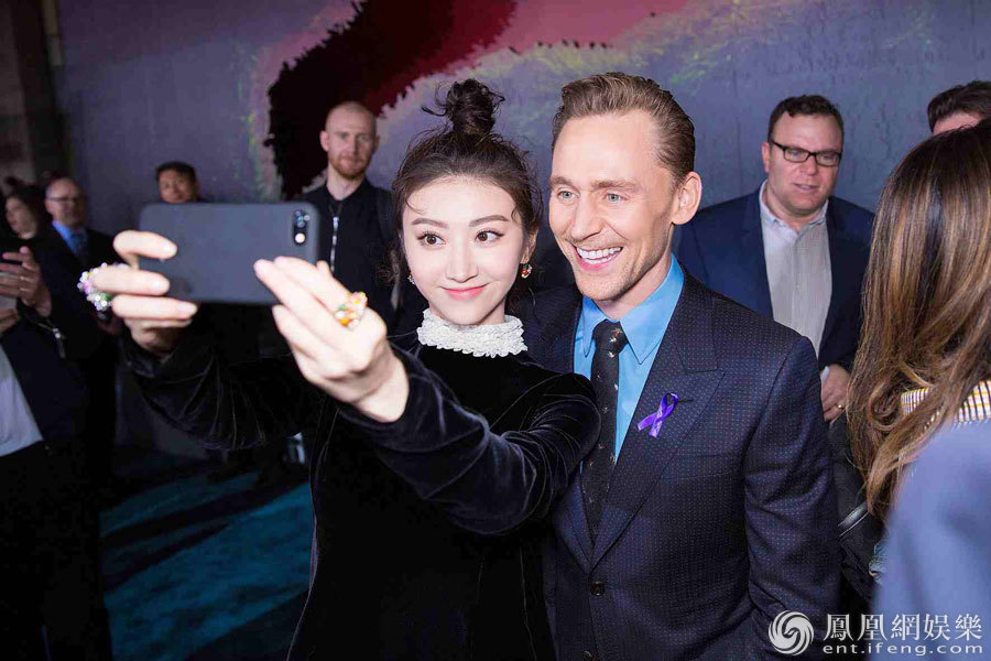 《金刚：骷髅岛》洛杉矶首映 景甜与抖森亲密自拍