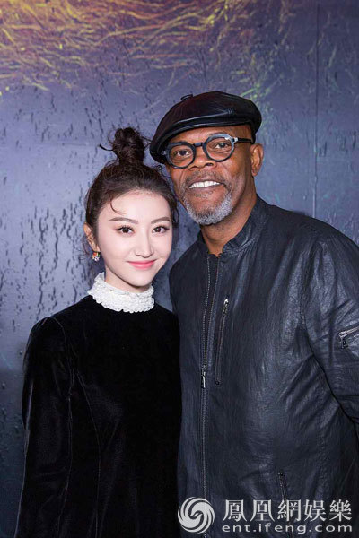 《金刚：骷髅岛》洛杉矶首映 景甜与抖森亲密自拍