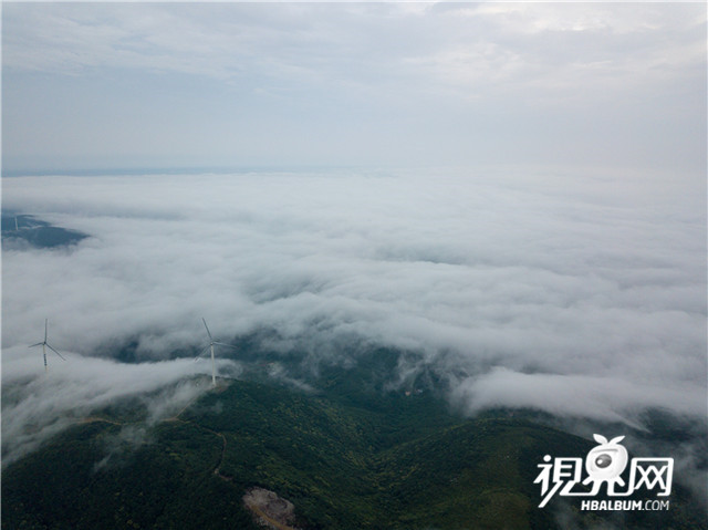 荆门：圣境山现壮观瀑布云海