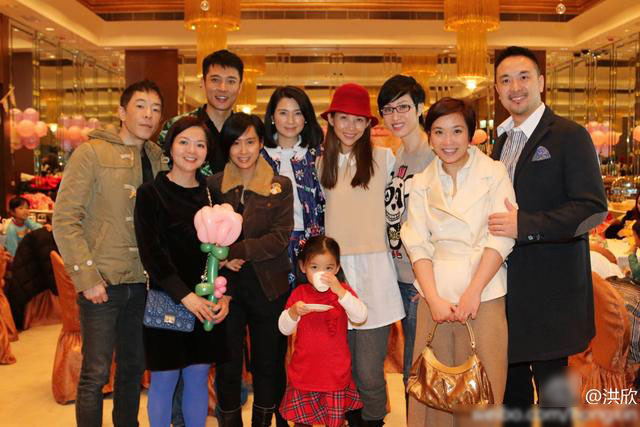 一群天仙！洪欣朱茵蔡少芬陈法蓉相拥合影