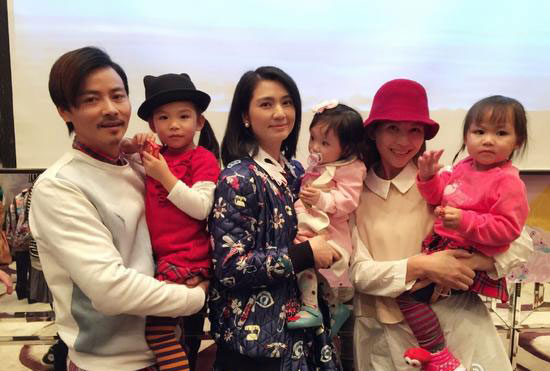 一群天仙！洪欣朱茵蔡少芬陈法蓉相拥合影