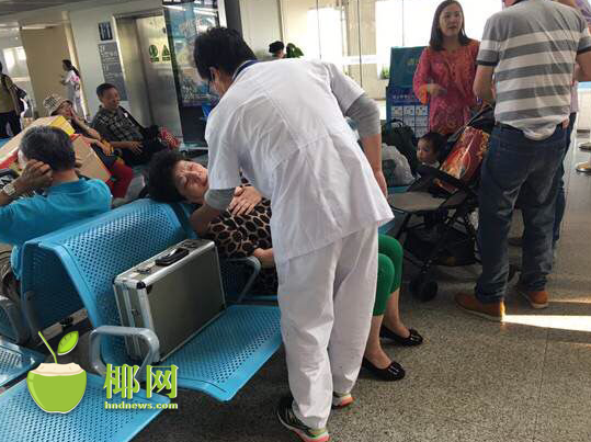 【瓊島動態】【即時快訊】三亞鳳凰機場緊急救治急病旅客