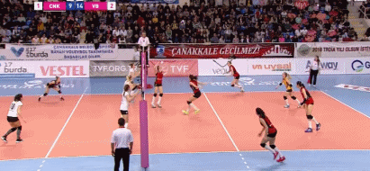 朱婷暴扣又将对手砸倒