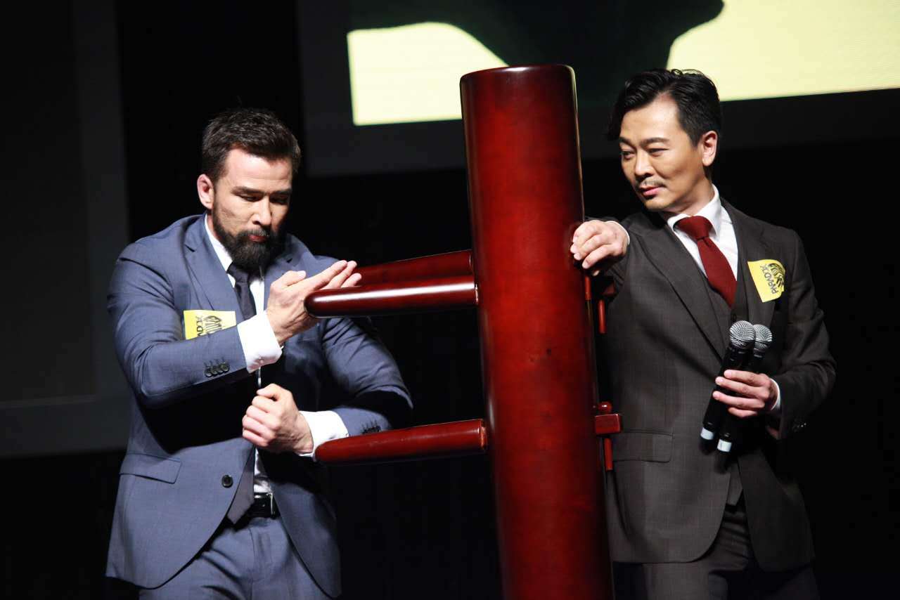 古天乐为《贪狼》首献身打戏 拍摄时遭剁伤双手