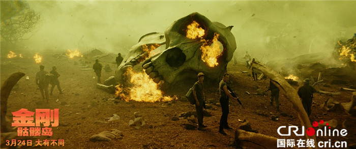 《金刚：骷髅岛》 金刚手撕飞机视效震撼看呆观众