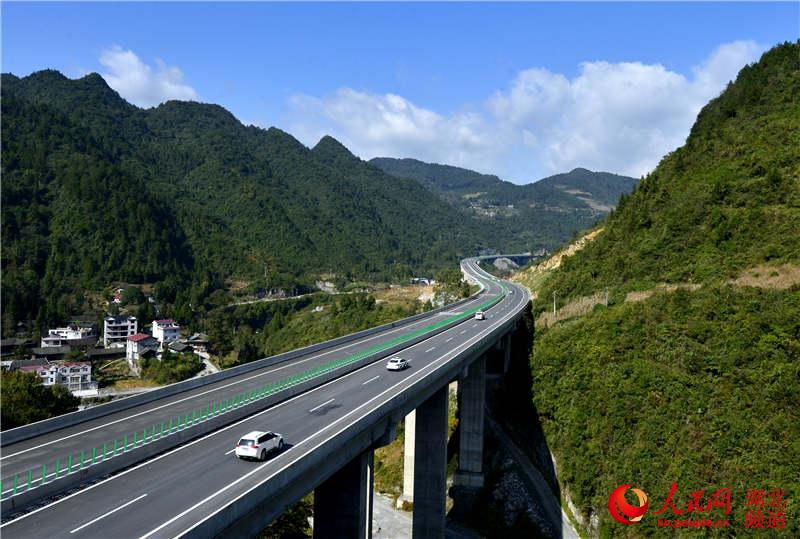 高速路網串起荊楚美景 一路飛馳看盡沿途風光