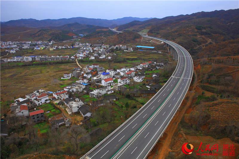 高速路網串起荊楚美景 一路飛馳看盡沿途風光