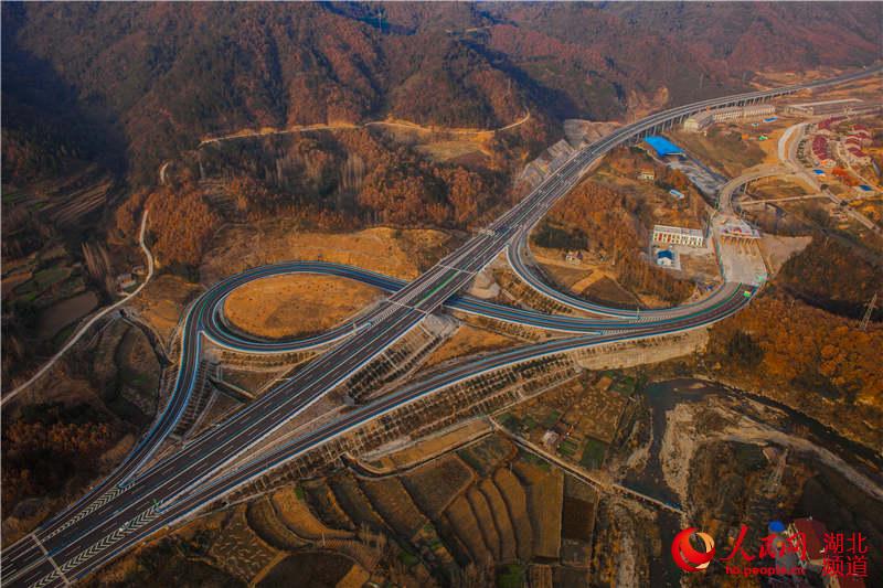 高速路網串起荊楚美景 一路飛馳看盡沿途風光