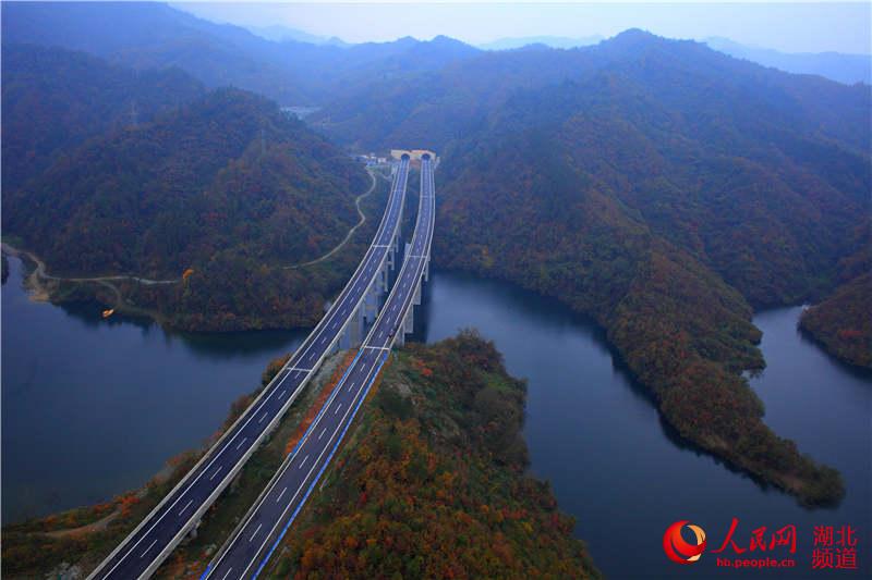 高速路網串起荊楚美景 一路飛馳看盡沿途風光