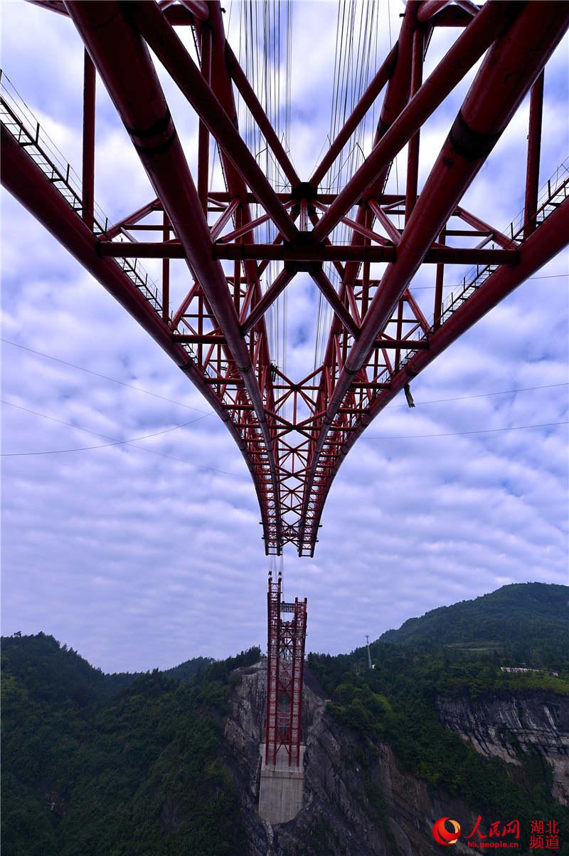 高速路網串起荊楚美景 一路飛馳看盡沿途風光