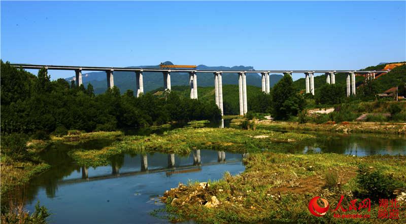 高速路網串起荊楚美景 一路飛馳看盡沿途風光