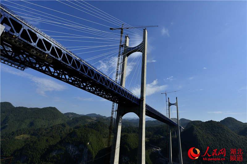 高速路網串起荊楚美景 一路飛馳看盡沿途風光