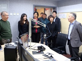 國際臺任謙副總編輯視察後方直播間