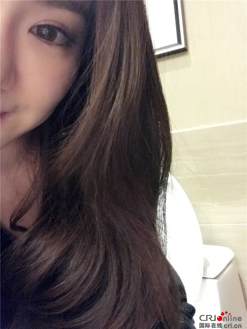 戚薇沉迷马桶自拍?真爱粉扒十年前厕拍旧照为证!