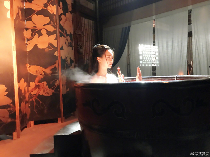 沈梦辰揭古装剧洗澡戏内幕 女星洗澡全靠它？