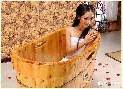 沈梦辰揭澡戏内幕 终于知道大侠在运功的时候为什么要闭眼了！