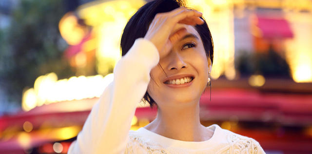 女神朱茵晒自拍：我爱笑，管他皱纹不皱纹_娱乐_腾讯网