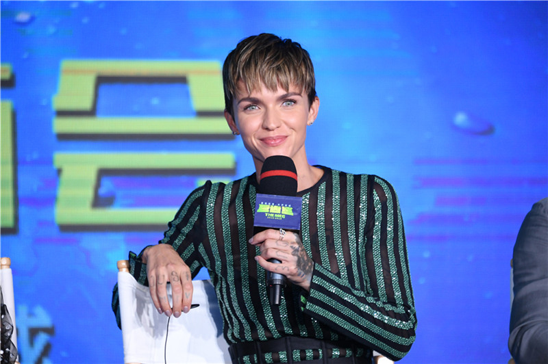 图片默认标题_fororder_鲁比·罗丝表示拍摄《巨齿鲨》圆了自己儿时的梦想