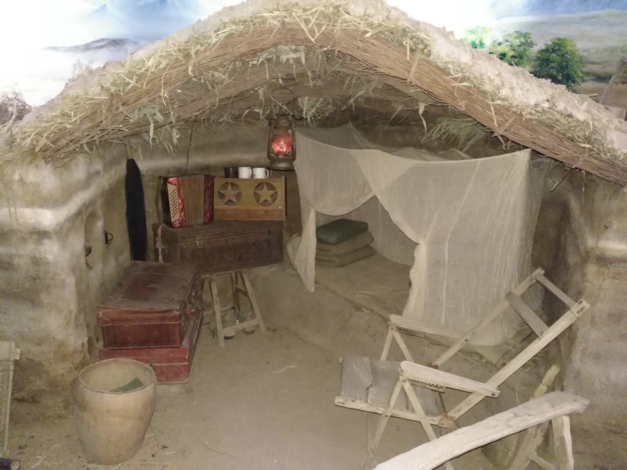 有一种蜗居叫"地窝子"