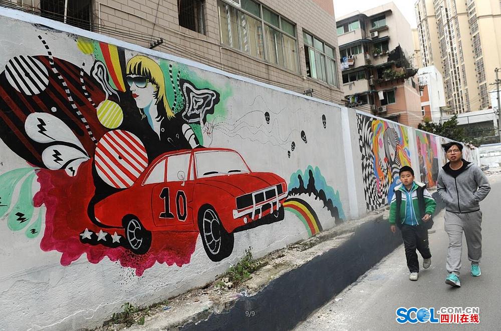 成都涂鸦"装扮"老旧墙 再现老工业基地历史风采(组图)