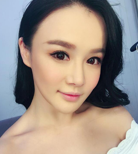 冉莹颖拍民国风写真 网友看成沈梦辰