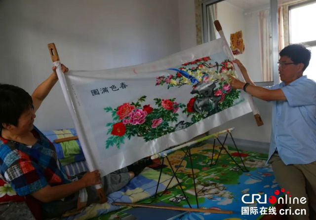 威海景区贫困户一针一线“绣”出脱贫新画卷