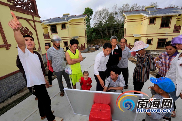 末尾有圖【市縣】【即時快訊】海南瓊中50戶異地搬遷農戶抽籤領新房 末尾有圖【市縣】【即時快訊】海南瓊中50戶異地搬遷農戶抽籤領新房