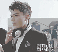 霍建华拍摄花絮照曝光 网友：一秒帅回了少年模样